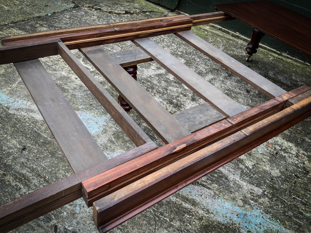 A superb Large Victorian Extending Dining Table in Mahogany to seat 14/16 View XI