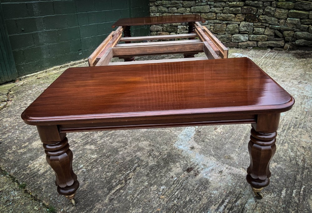 A superb Large Victorian Extending Dining Table in Mahogany to seat 14/16 View XII