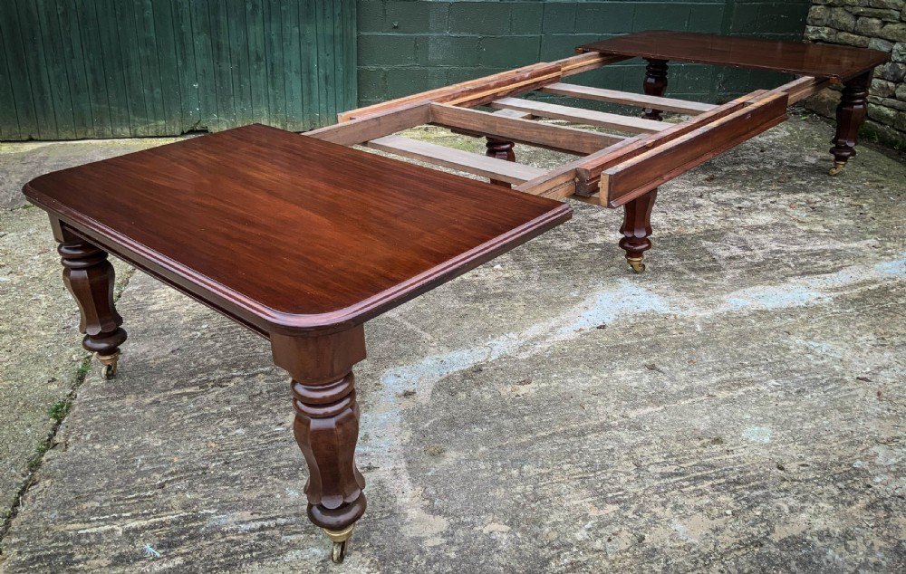 A superb Large Victorian Extending Dining Table in Mahogany to seat 14/16 View XIII