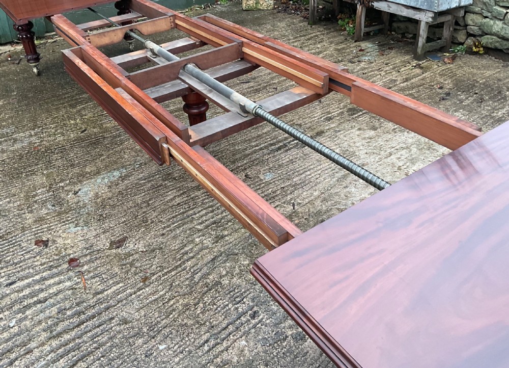 Very large Victorian extending dining table mahogany seats 20 View XVII