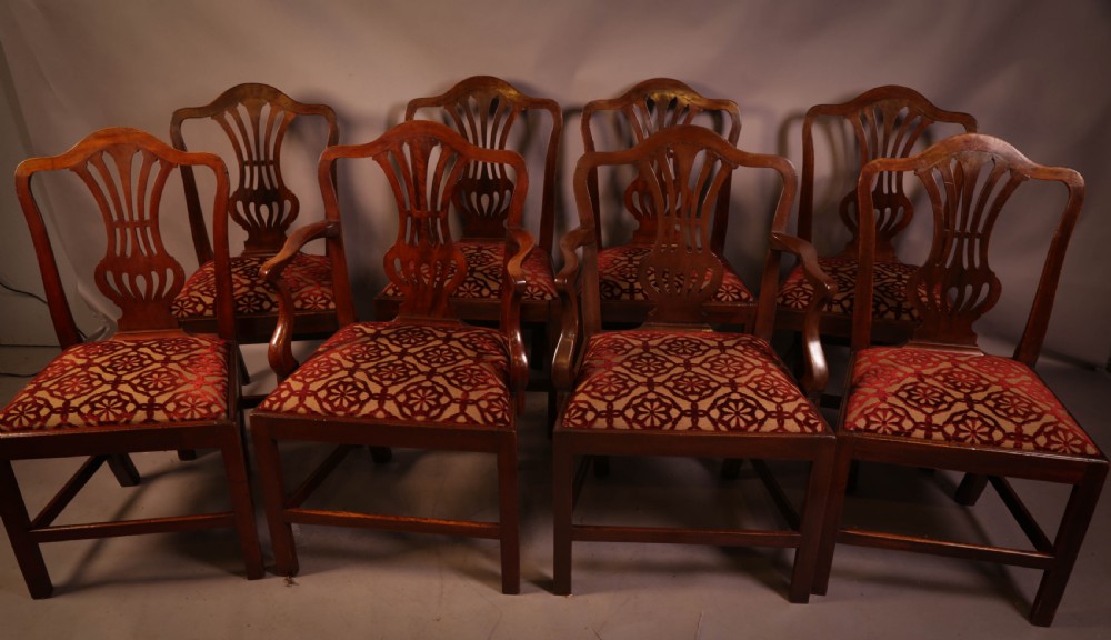 A set of 8 Georgian Hepplewhite Dining Chairs in Mahogany