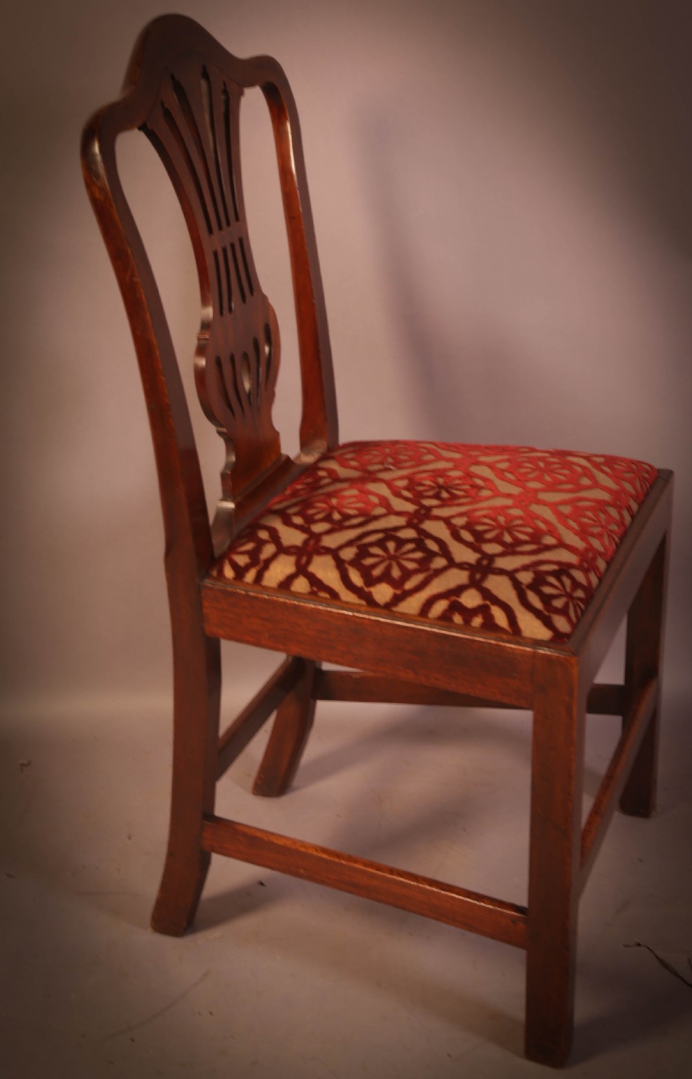 A set of 8 Georgian Hepplewhite Dining Chairs in Mahogany View VII
