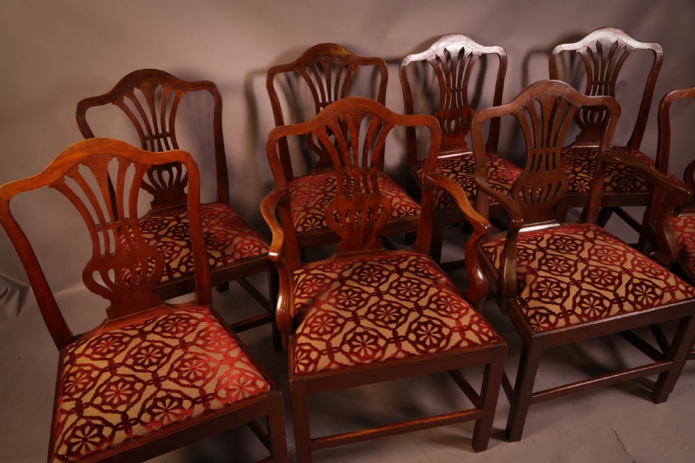 A set of 8 Georgian Hepplewhite Dining Chairs in Mahogany View XI