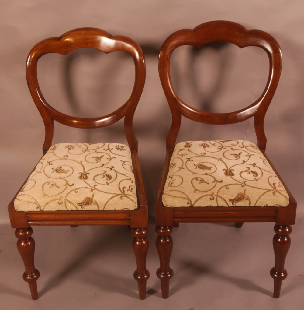A Set of 8 Victorian Balloon Back Dining Chairs View VI