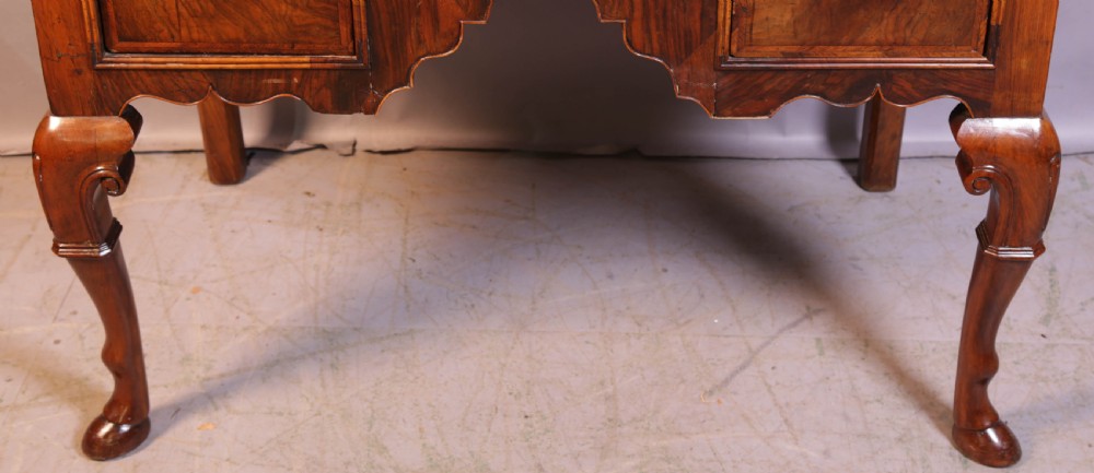 A Super 18th century kneehole Desk English Walnut View II
