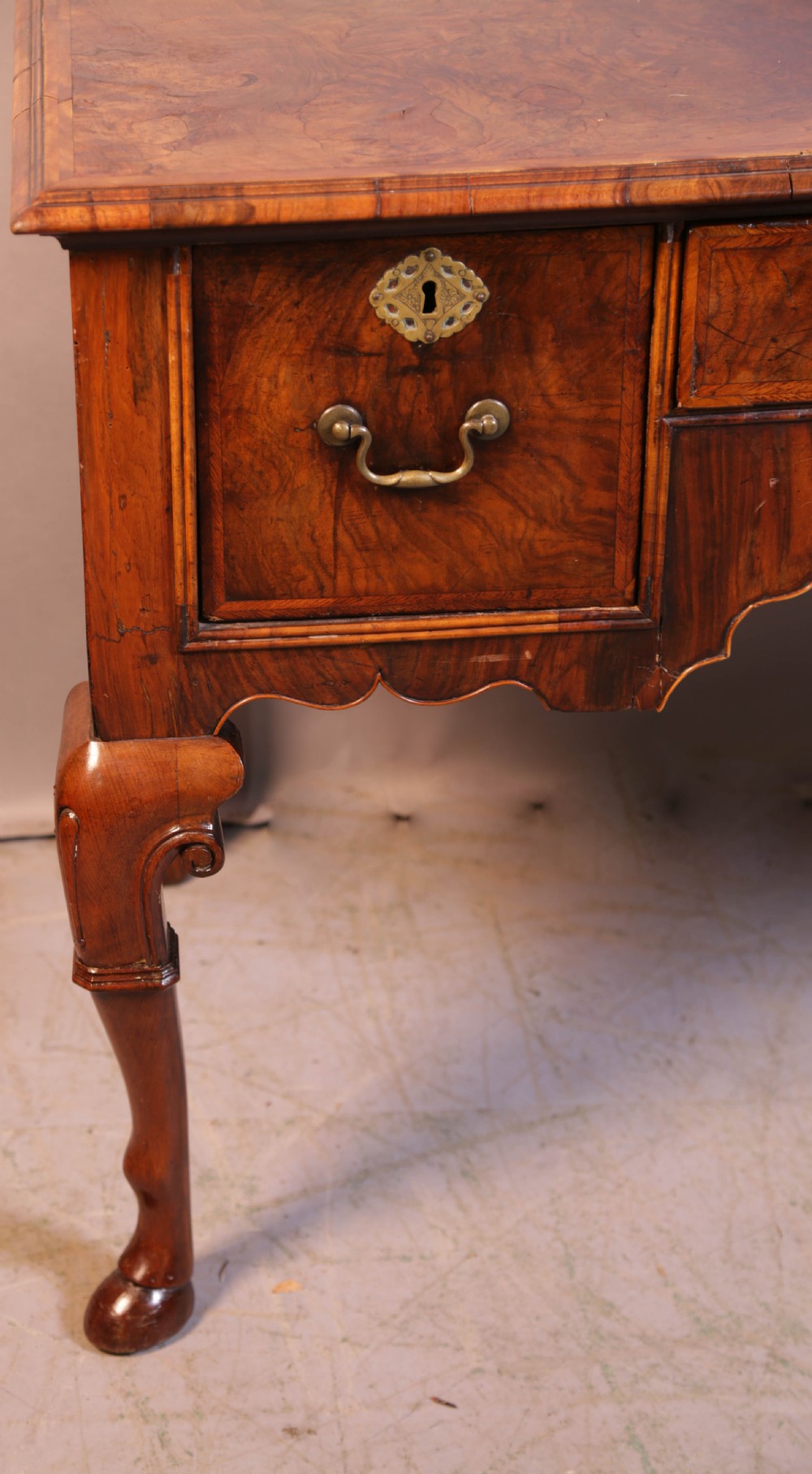 A Super 18th century kneehole Desk English Walnut View III