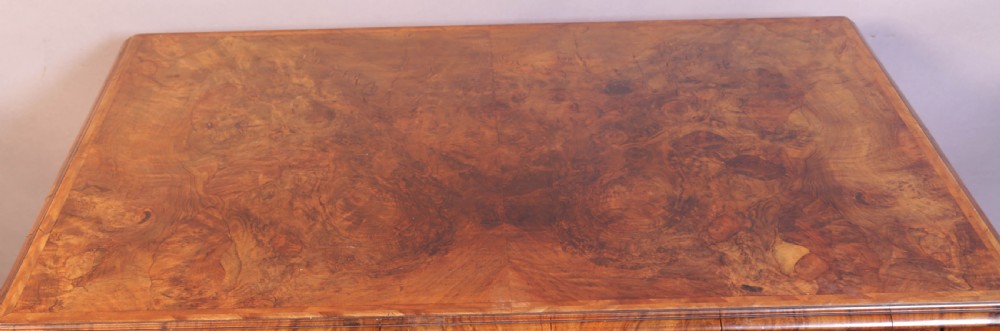 A Super 18th century kneehole Desk English Walnut View VI