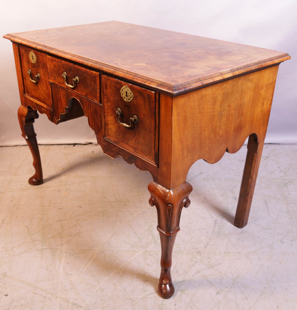 A Super 18th century kneehole Desk English Walnut View IX