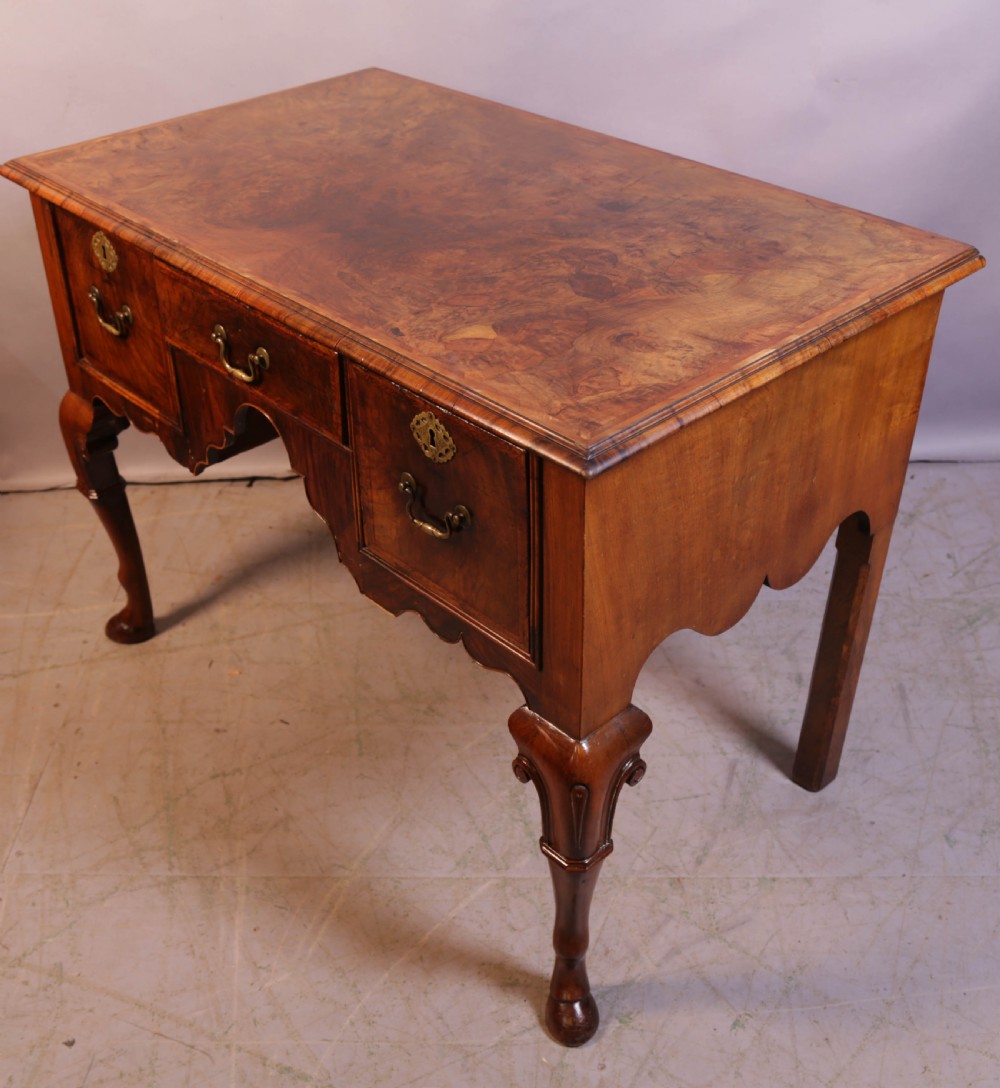 A Super 18th century kneehole Desk English Walnut View X