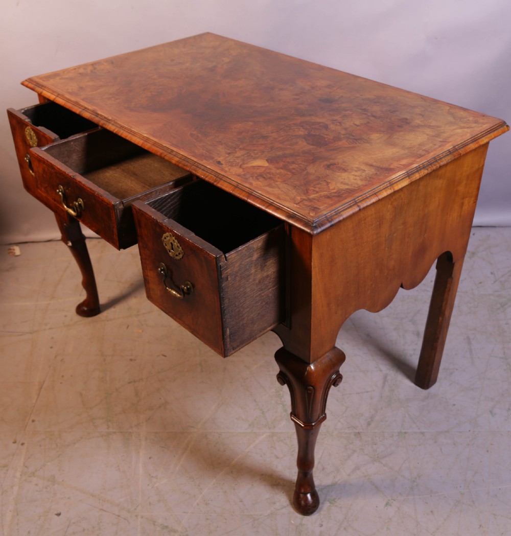 A Super 18th century kneehole Desk English Walnut View XI