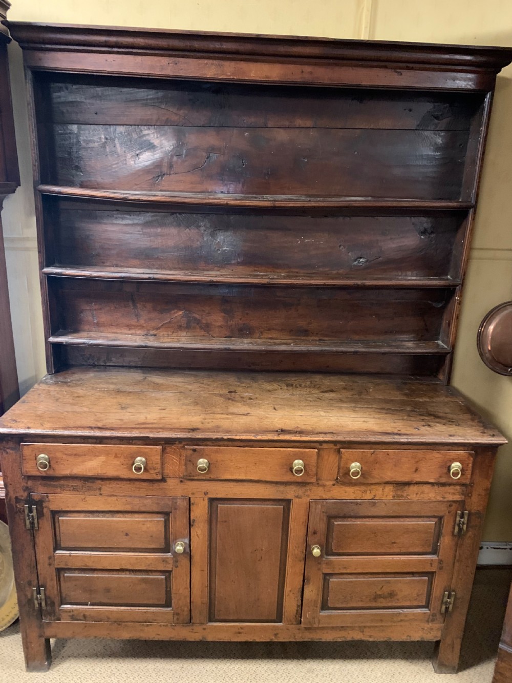 An early 18th century oak dresser and plate rack