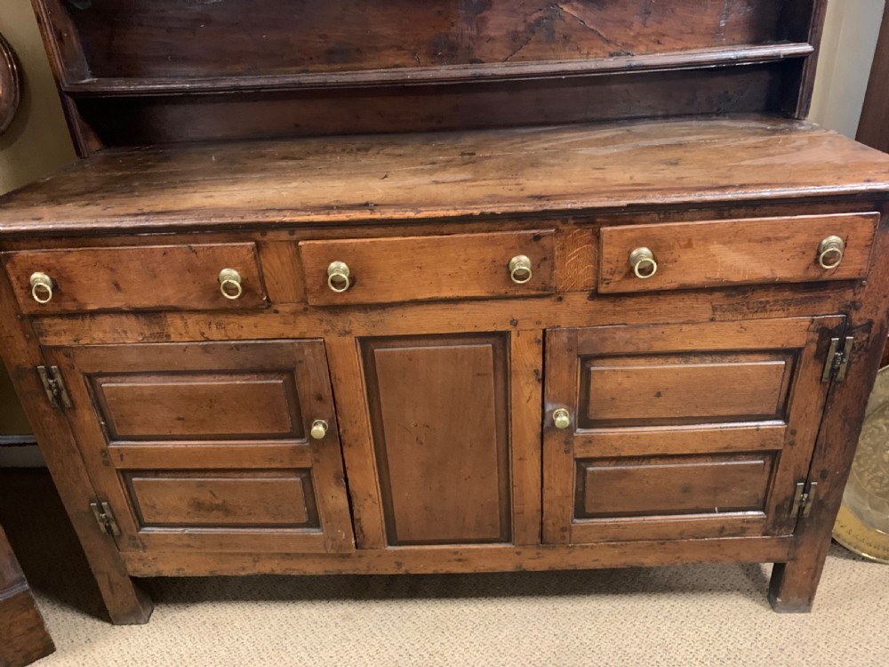 An early 18th century oak dresser and plate rack View II