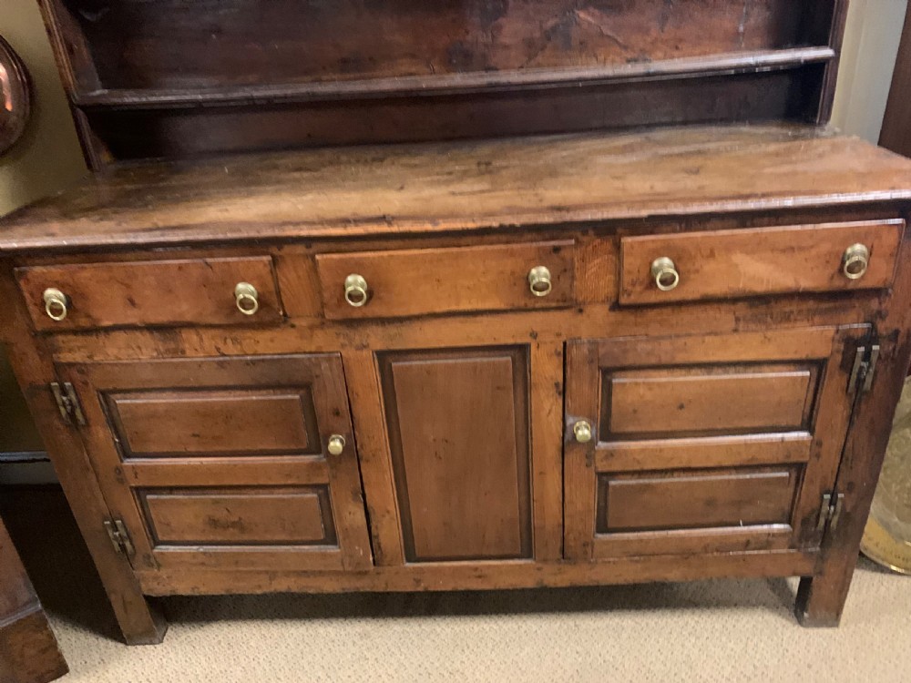 An early 18th century oak dresser and plate rack View III