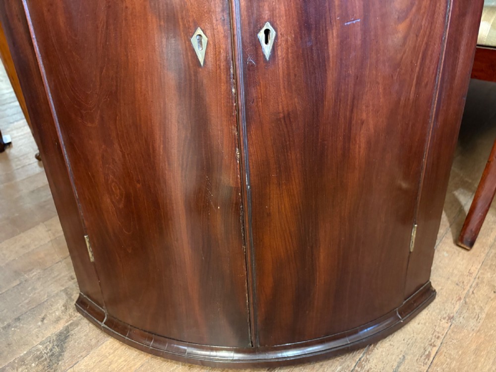 A fine Georgian mahogany corner cupboard  View IV