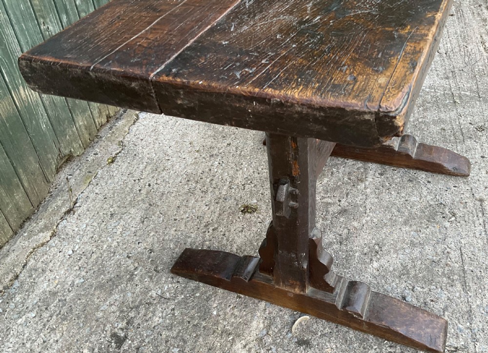 A small hall table in oak 17th century  View VII