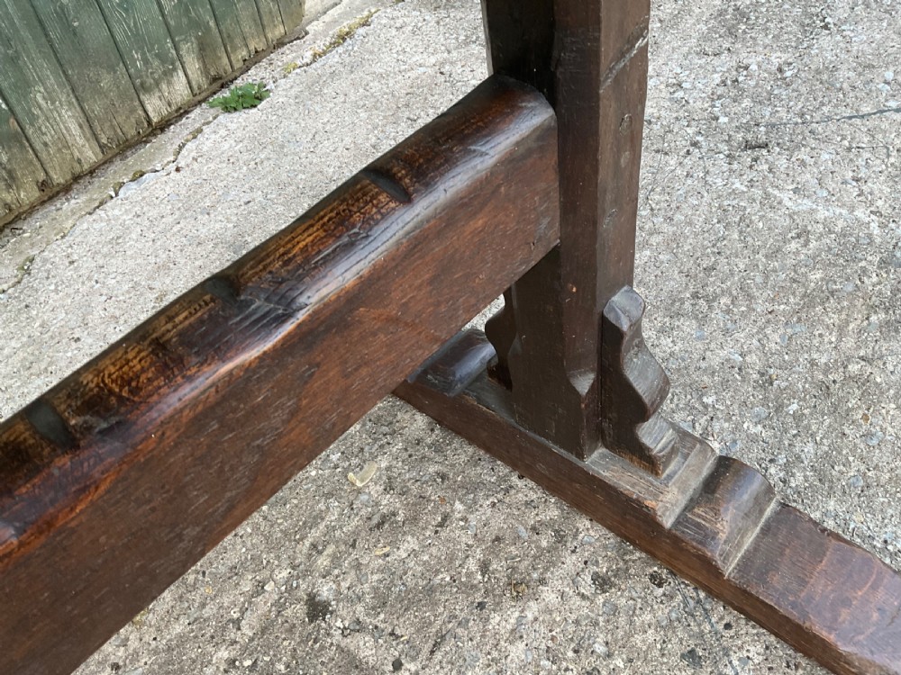 A small hall table in oak 17th century  View VIII