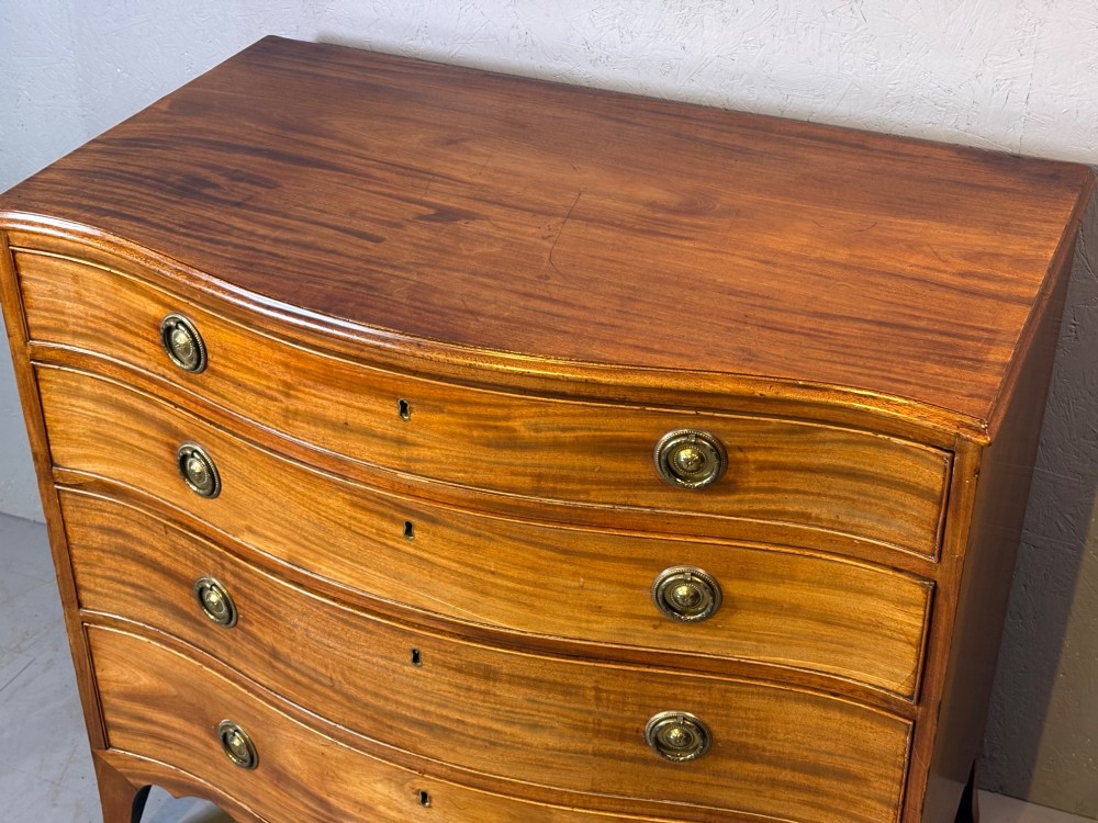 A Georgian serpentine chest of drawers in mahogany View III