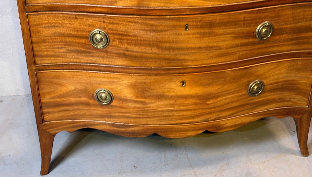 A Georgian serpentine chest of drawers in mahogany View V