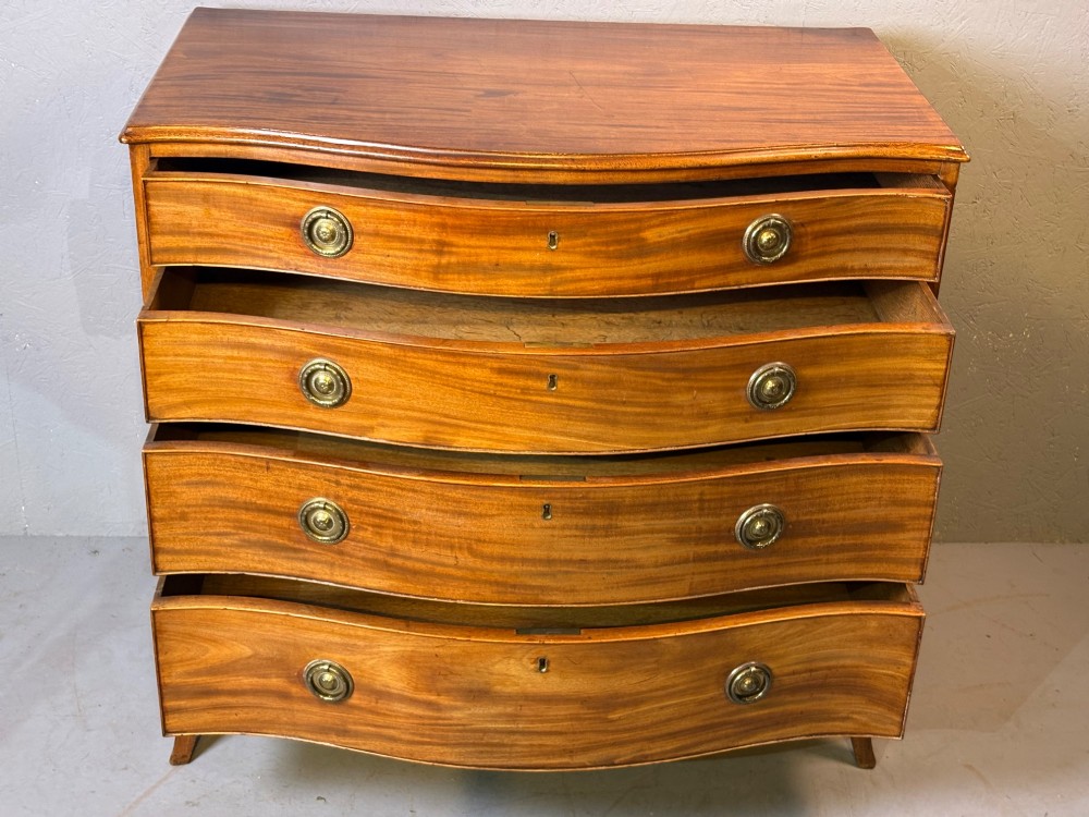 A Georgian serpentine chest of drawers in mahogany View VI