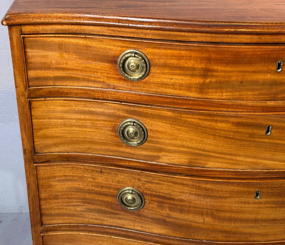 A Georgian serpentine chest of drawers in mahogany View VII