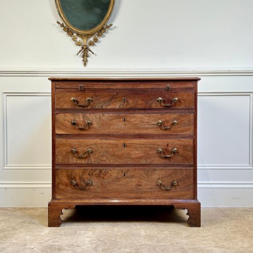 Small George III Mahogany Bachelors Chest of Drawers