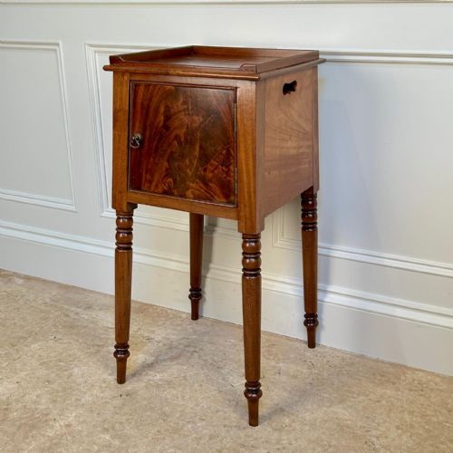 GEORGIAN MAHOGANY BEDSIDE CABINET - ADDITIONAL PHOTO 1