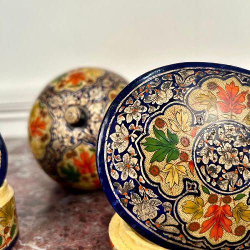 A COLLECTION OF KASHMIRI POTS - ADDITIONAL PHOTO 1