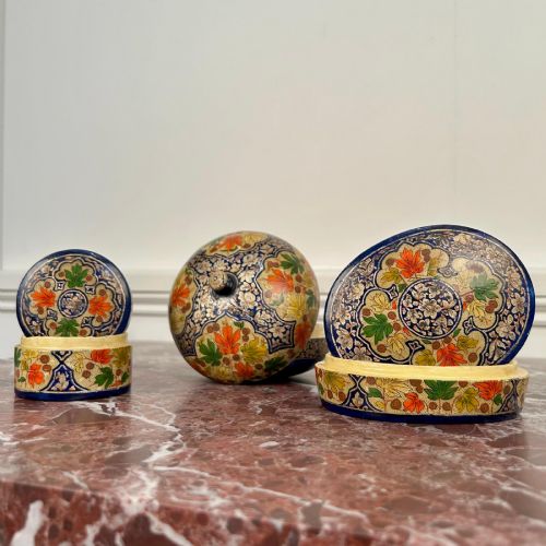 A COLLECTION OF KASHMIRI POTS - ADDITIONAL PHOTO 3