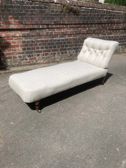 Victorian Chaise Longue / Day Bed