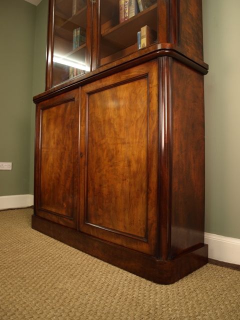 fig 2. A Fine William IV Mahogany Bookcase