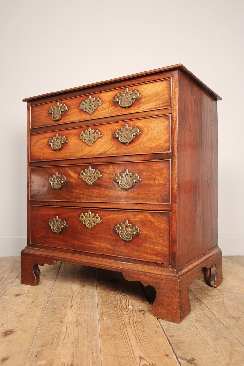 Superb Small 18th Century Mahogany Chest of Drawers View VIII