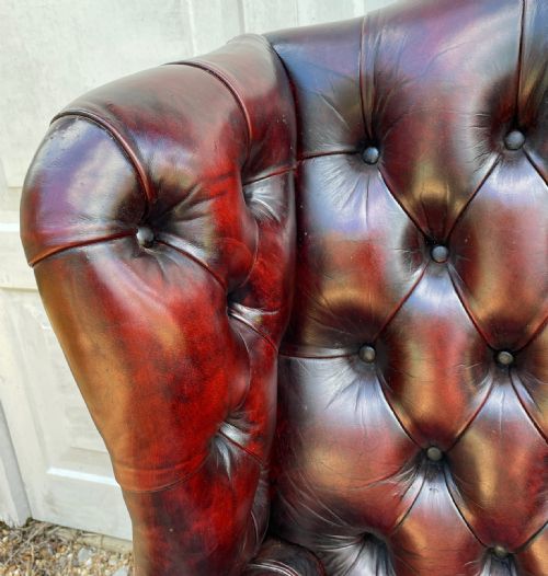 HAND DYED DEEP BUTTONED LEATHER WING ARMCHAIR C 1920 - ADDITIONAL PHOTO 6