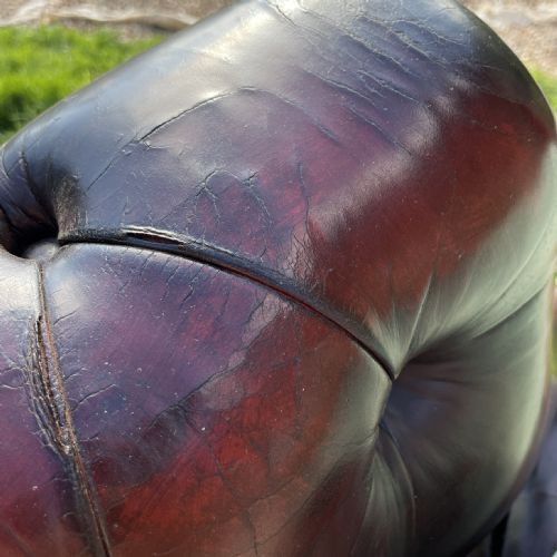 HAND DYED DEEP BUTTONED LEATHER WING ARMCHAIR C 1920 - ADDITIONAL PHOTO 9