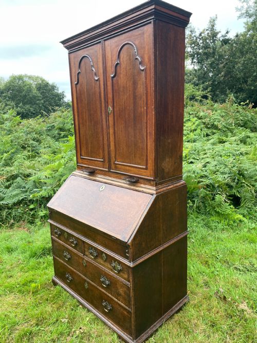 CHARMING GEORGE II OAK BUREAU CABINET - ADDITIONAL PHOTO 3