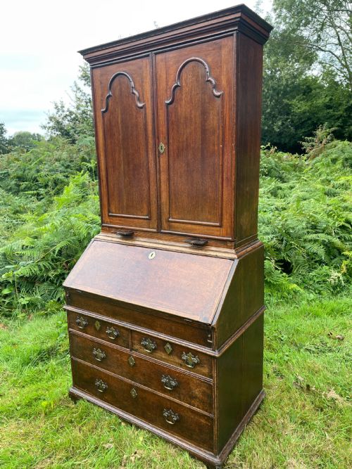 CHARMING GEORGE II OAK BUREAU CABINET - ADDITIONAL PHOTO 4