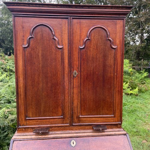 CHARMING GEORGE II OAK BUREAU CABINET - ADDITIONAL PHOTO 5