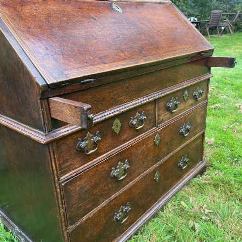 CHARMING GEORGE II OAK BUREAU CABINET - ADDITIONAL PHOTO 6