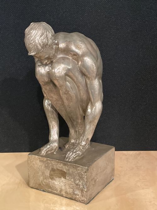 AN ART DECO SILVERED FIGURE OF A CROUCHING MALE NUDE - ADDITIONAL PHOTO 1