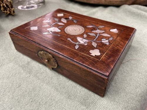 18TH C CHINESE HUALI WOOD GAMING BOX - ADDITIONAL PHOTO 1