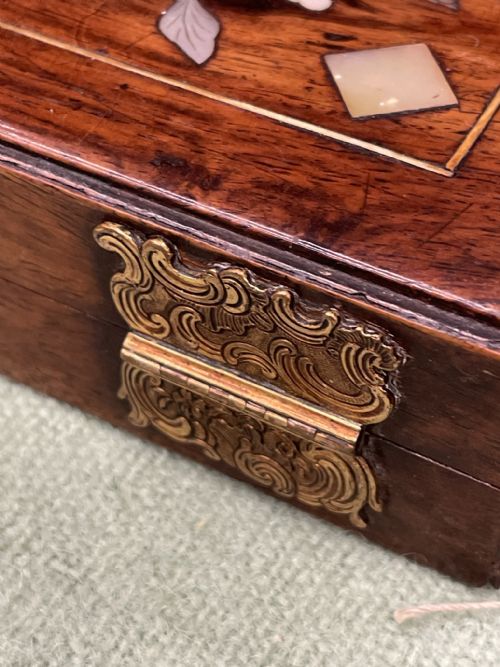 18TH C CHINESE HUALI WOOD GAMING BOX - ADDITIONAL PHOTO 4