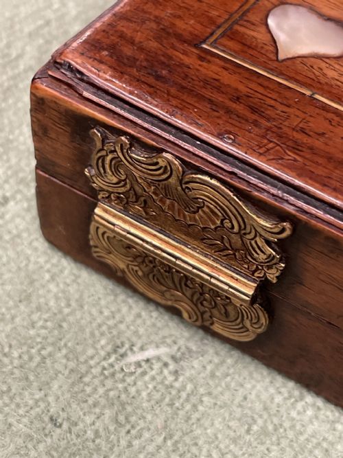 18TH C CHINESE HUALI WOOD GAMING BOX - ADDITIONAL PHOTO 6