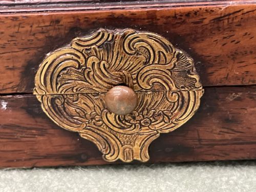 18TH C CHINESE HUALI WOOD GAMING BOX - ADDITIONAL PHOTO 8
