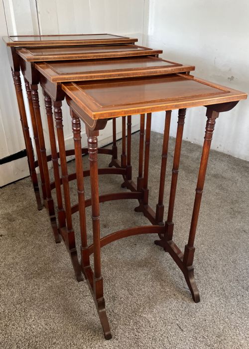 A FINE NEST OF ROSEWOOD QUARTETTO TABLES C1900 - ADDITIONAL PHOTO 1