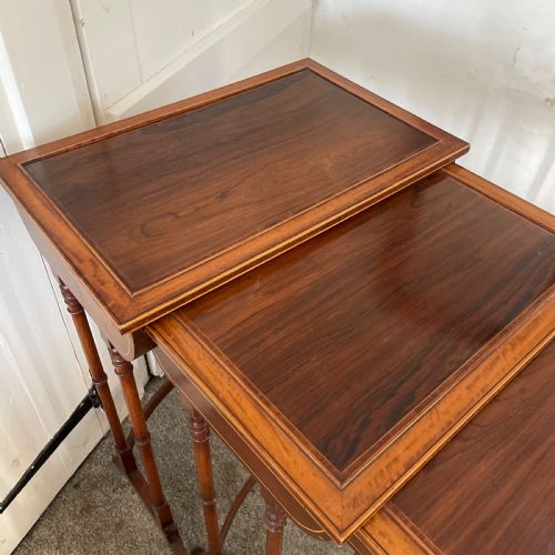 A FINE NEST OF ROSEWOOD QUARTETTO TABLES C1900 - ADDITIONAL PHOTO 12