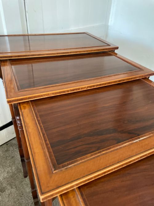 A FINE NEST OF ROSEWOOD QUARTETTO TABLES C1900 - ADDITIONAL PHOTO 3