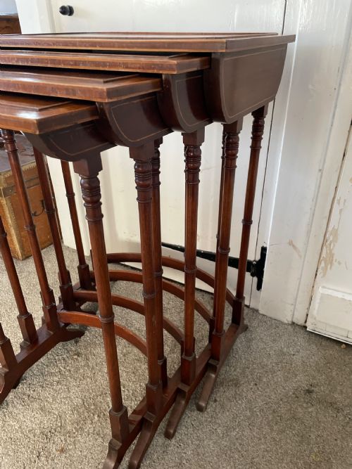 A FINE NEST OF ROSEWOOD QUARTETTO TABLES C1900 - ADDITIONAL PHOTO 9