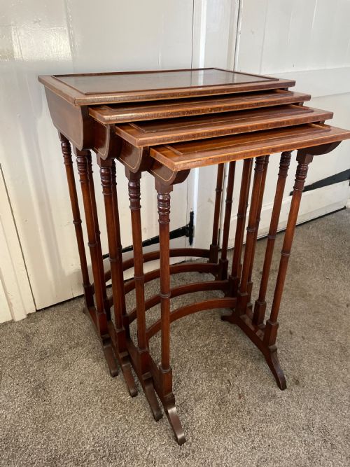 A FINE NEST OF ROSEWOOD QUARTETTO TABLES C1900 - ADDITIONAL PHOTO 10