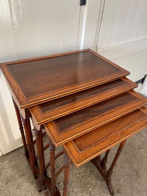 A FINE NEST OF ROSEWOOD QUARTETTO TABLES C1900 - ADDITIONAL PHOTO 13
