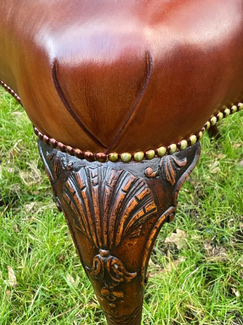 GEORGE II STYLE CARVED WALNUT ARMCHAIR IN LEATHER C1900 - ADDITIONAL PHOTO 2
