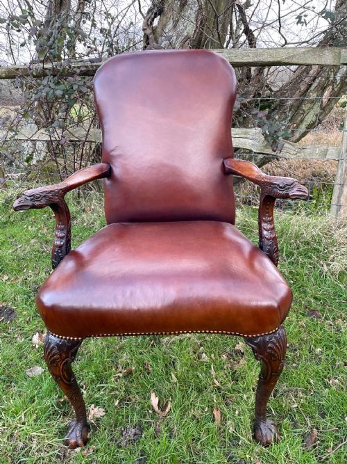 GEORGE II STYLE CARVED WALNUT ARMCHAIR IN LEATHER C1900 - ADDITIONAL PHOTO 5